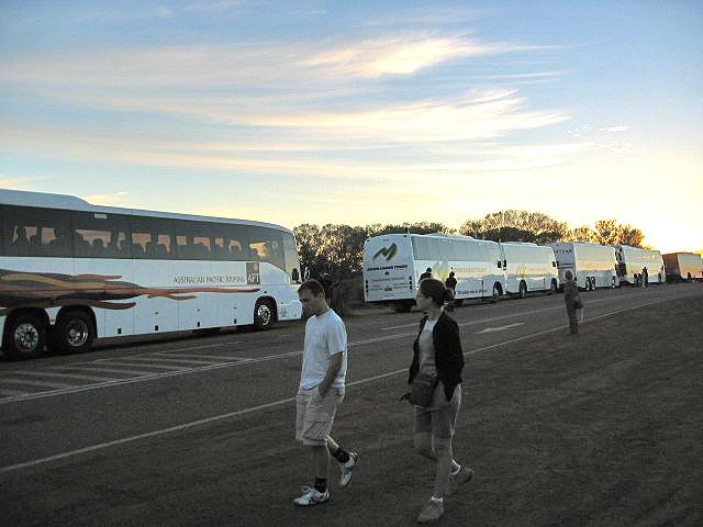 A 334 Lever de soleil sur Uluru.jpg